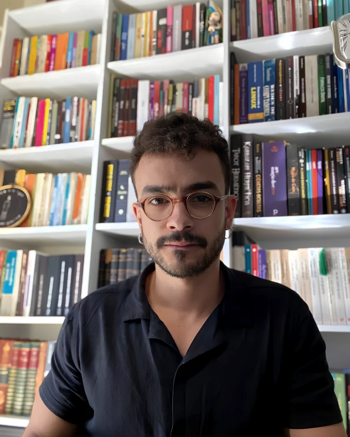 Cauã Machado, psicanalista — retrato profissional em consultório, terapia de casal online